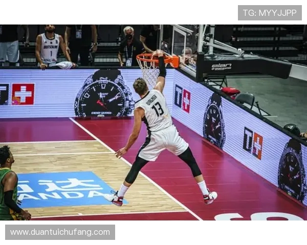 实至名归丹尼斯施罗德当选今日JRs评选最佳球员篮球赛场统治表现