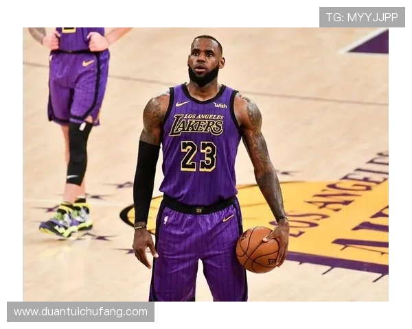 里夫斯今晚展现进攻才华可惜因伤提前退场影响比赛走势